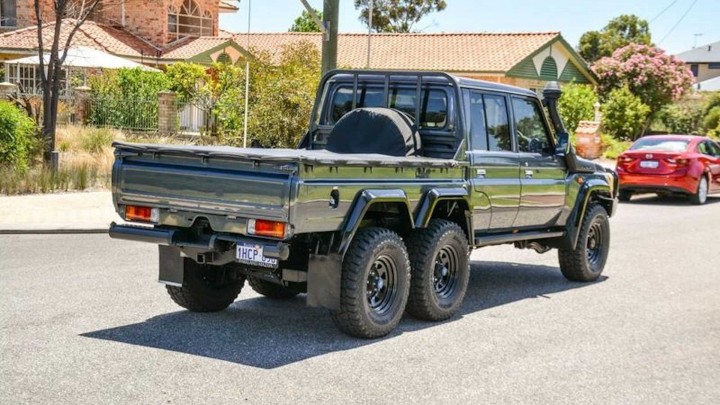 Toyota Land Cruiser 6x6 - 05